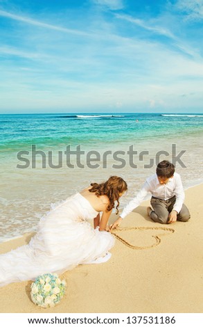 painting heart on the sand