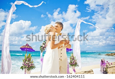 wedding in bali - couple holding doves