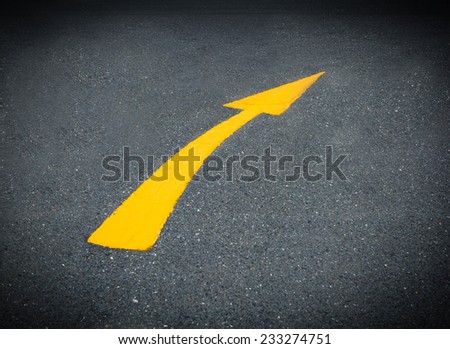 Arrow turn right on street