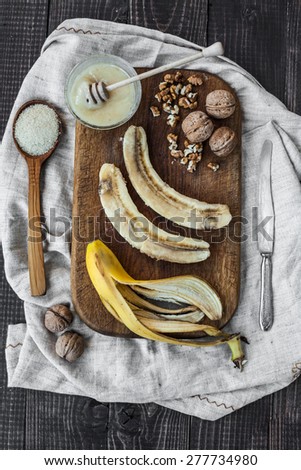 banana with honey and nuts