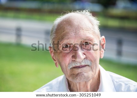 old man portrait in a park