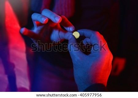 drugs dealer at spring break party selling molly to teenager