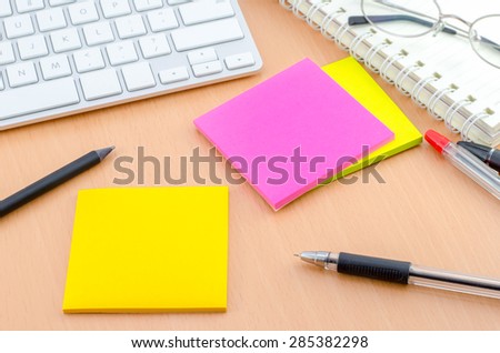 Color note paper with pen on computer desk
