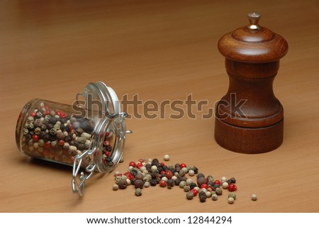 Coloured pepper and pepper grinder