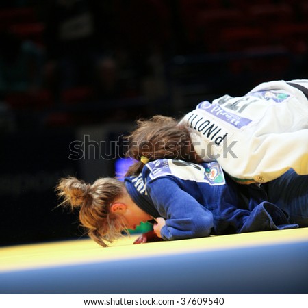 BIRMINGHAM – SEPTEMBER 19: Emily Hickman vs Marta Pinotti in the Judo world Cup on September 19, 2009 in Birmingham, England.