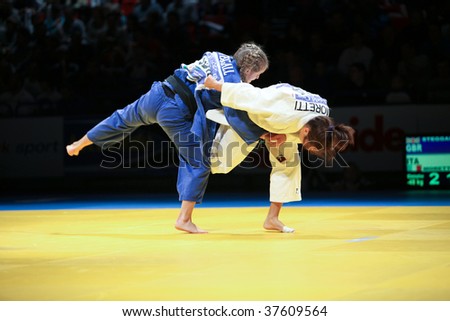 BIRMINGHAM – SEPTEMBER 19: Francesca Steggall vs Elena Moretti in the Judo world Cup on September 19, 2009 in Birmingham, England.