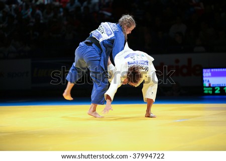 BIRMINGHAM - SEPTEMBER 19: Francesca Steggall vs Elena Moretti in the Judo world Cup on September 19, 2009 in Birmingham, England.