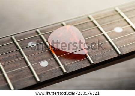 Guitar frets with mediator on strings
