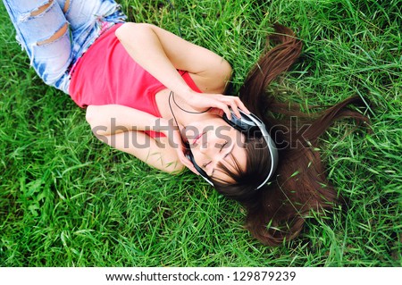 Pretty relaxing girl listen music.