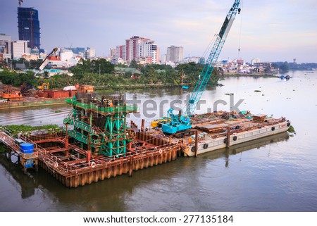 HO CHI MINH CITY, VIETNAM, December 4, 2014 - the construction workers, steel and beton pier for metro lines crossing the Saigon River