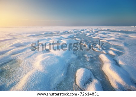 Ice and horizon. Composition of nature.