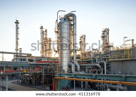 Distillation Column and its process equipments : Oil and gas refinery plant