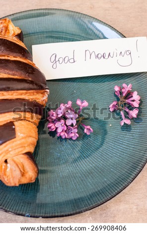 Croissant on the plate with good morning note
