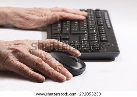 Old hands on the black keyboard