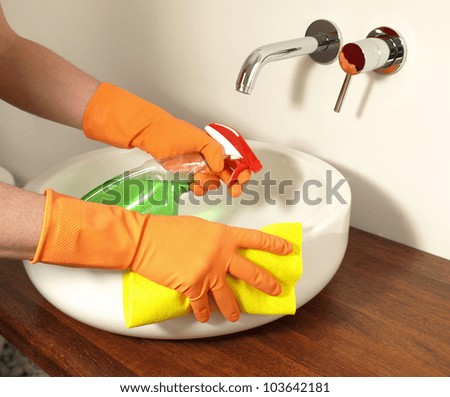 Cleaning up the bathroom sink with detergent