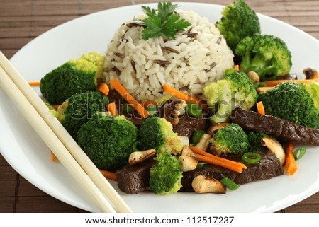 Plate with chinese beef, broccoli and carrot