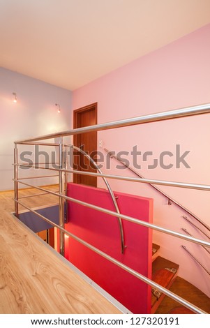 Amaranth house - Staircase with a metal banister