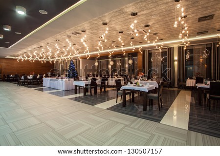 Woodland hotel - Dining room in new luxurious hotel