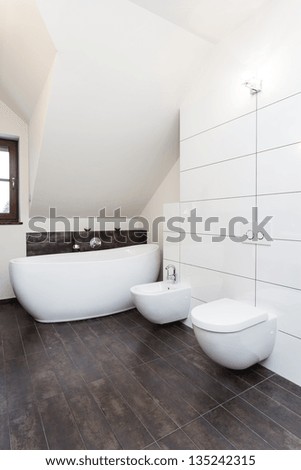 Grand design - white bath, toilet and bidet