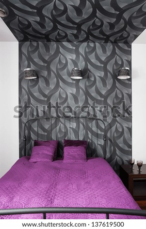 Country home - modern bed in patterned bedroom interior