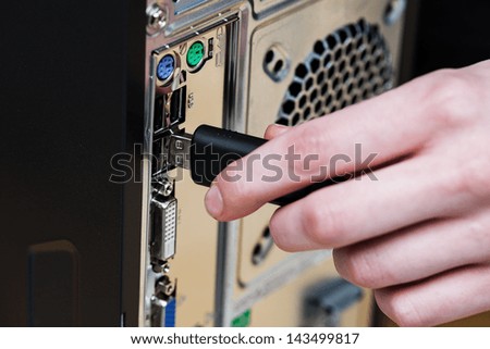 Insert the pendrive into the input, closeup