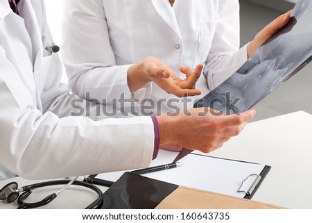 Physicians discussing about patients tests result
