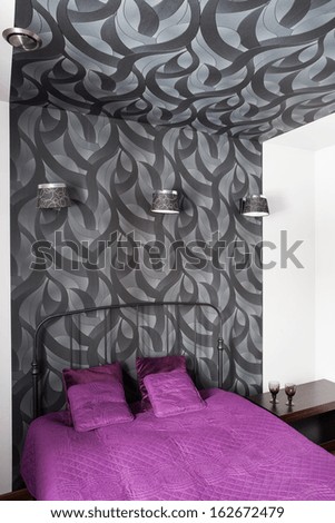 Country home - bedroom with grey patterned wallpaper