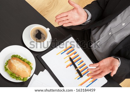 Businessman eating lunch at the office during work