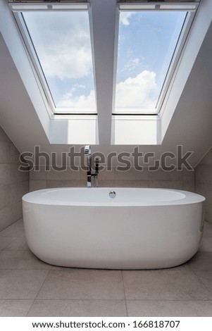 Urban Apartment - Modern Bath In The Modern Attic