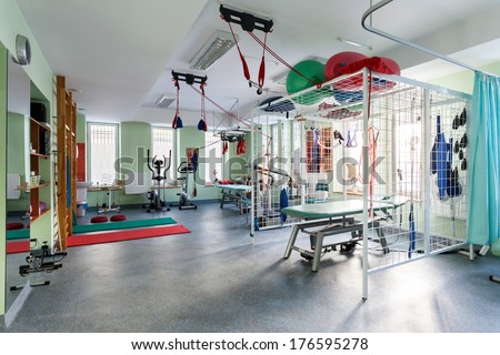Spatial Hall Rehabilitation With Differents Exercises Machines