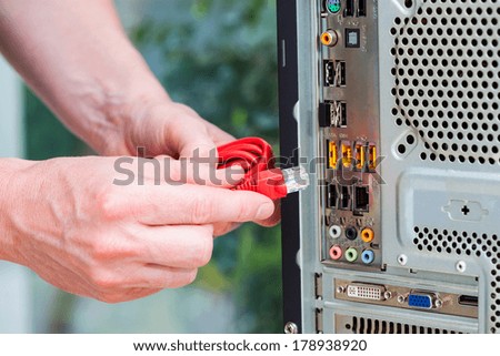 Men input usb connector into computer