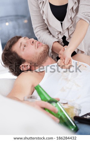 Alcoholic doesn\'t want to help his wife