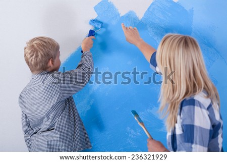 Horizontal view of family during wall painting