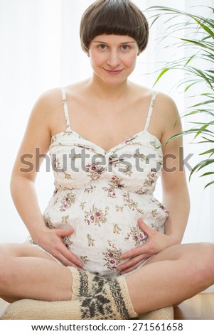 Image of pregnant woman having cold feet
