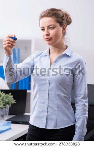 Young beauty businesswoman holding felt tip pen