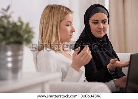 Discussion between two young women of different nationality
