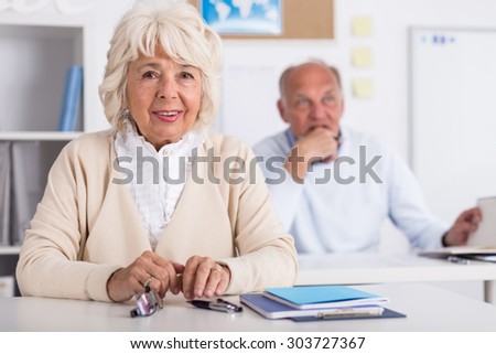 Two seniors are learninig at university of the third age