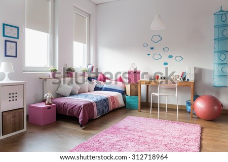 Teen girl bedroom and space for study