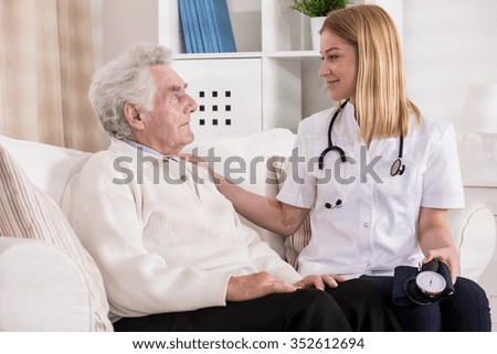Image of senior having private medical home care