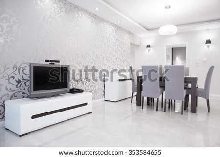Shining silver wallpaper in exclusive modern residence