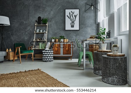 Room with decorative grey wall stucco and metal accessories