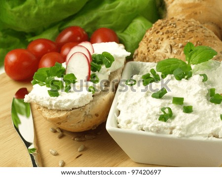Vegetarian meal with crispy bread, cottage cheese and vegetables