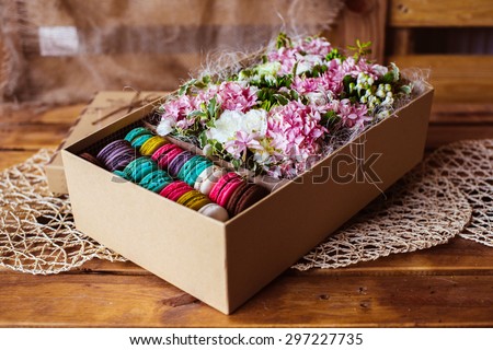 Flowers and macaroon in the box