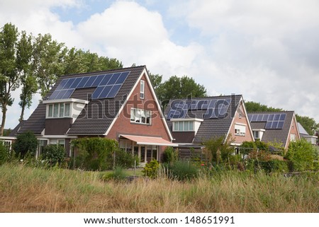 New family homes with solar panels