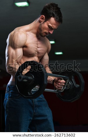 Bodybuilder doing biceps curl