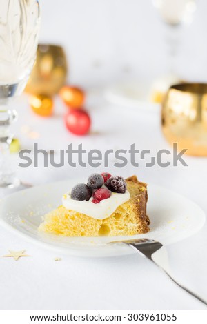 Small Pandoro bite with mascarpone cream and berries
