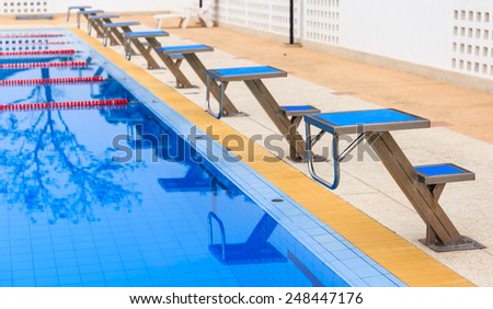standing for jump in the swimming pool