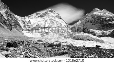 Black and white view of Mt Everest base camp