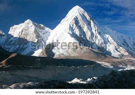 khumbu valley, khumbu glacier and pumo ri peak - trek to Everest base camp - nepal