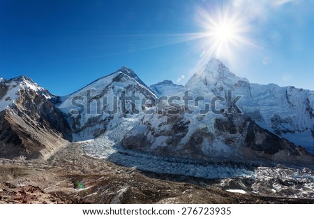 Morning sun above Mount Everest, lhotse and Nuptse from Pumo Ri base camp - Way to Everest base camp - Sagarmatha national park - Nepal